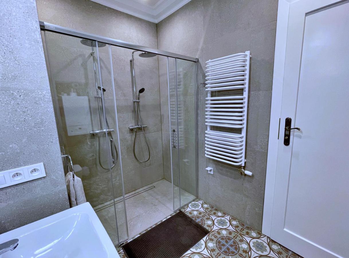 Rzeszowska 5 Apt. 3 * Kraków